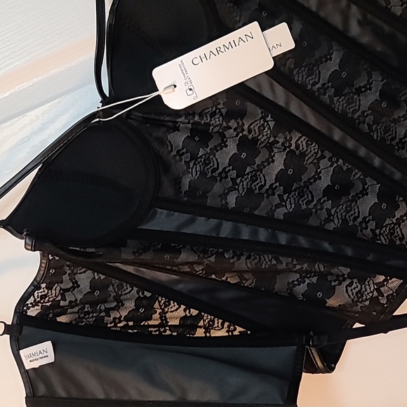 Black lace and faux leather buster corset top - Picture 9 of 14